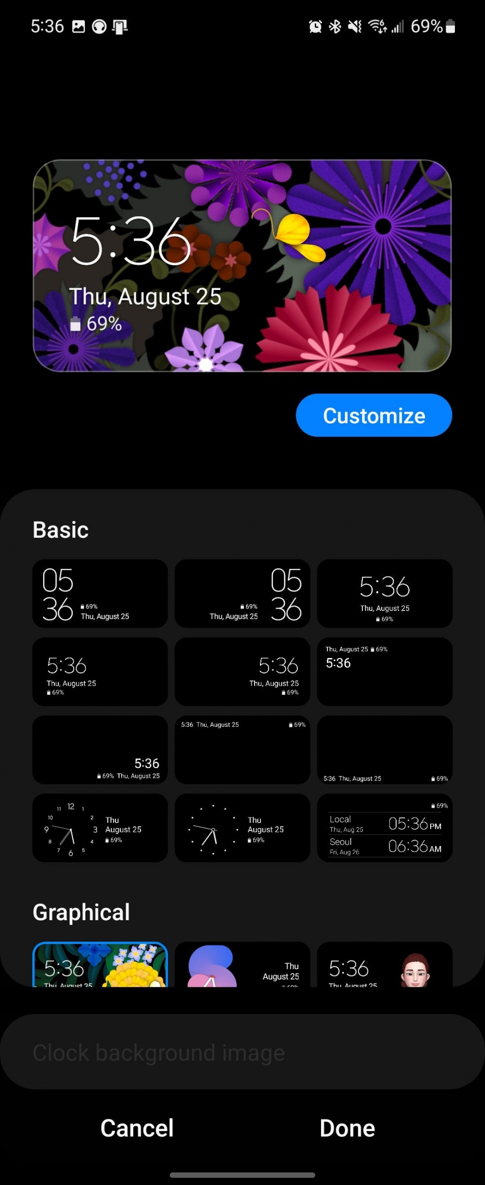 A Cover Display customization screen