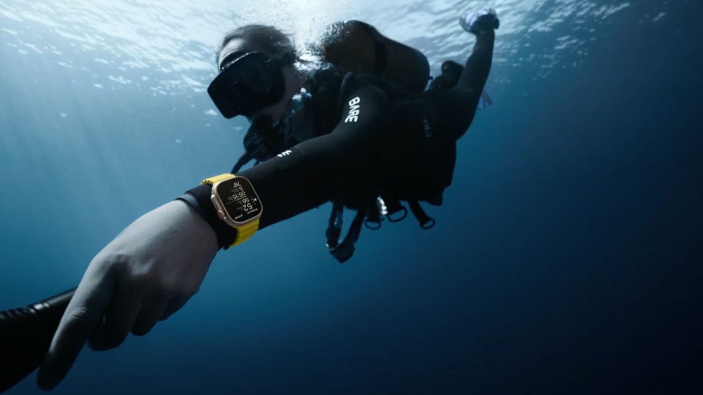 Apple Watch Ultra underwater